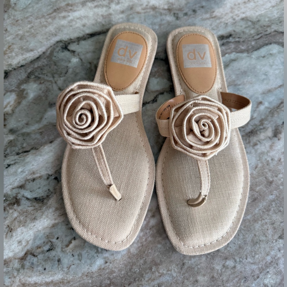 DV by Dolce Vita Cream Rosette Sandals Thong Floral Slide Size 7.5 Rose-Accent